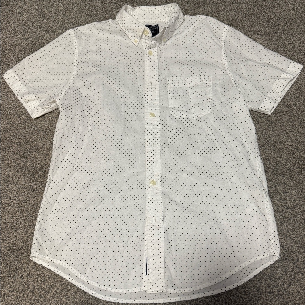 Abercrombie & Fitch White and Black Polka Dot Button Down Short Sleeve Shirt.